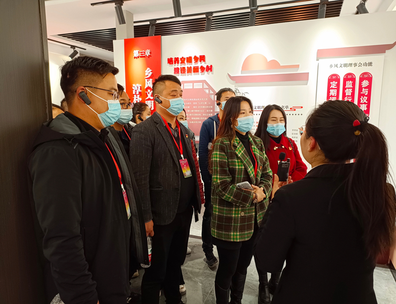 1639463968166005268.jpg 实地参观茶溪村党建工作1.jpg